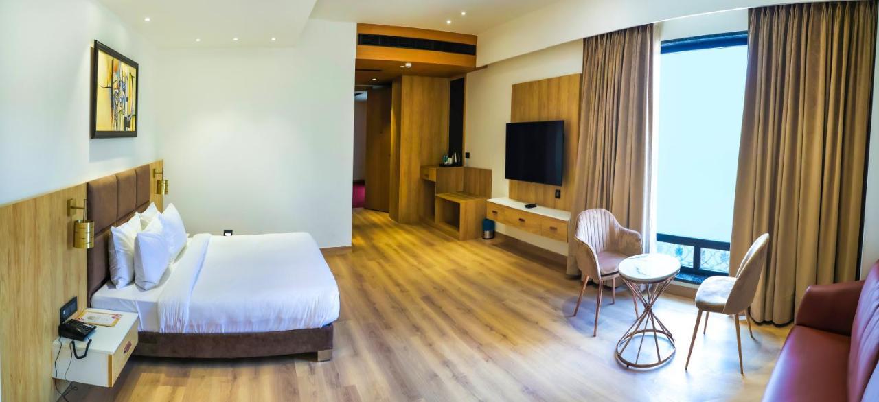 Dayal Gateway Hotel Lucknow Luaran gambar